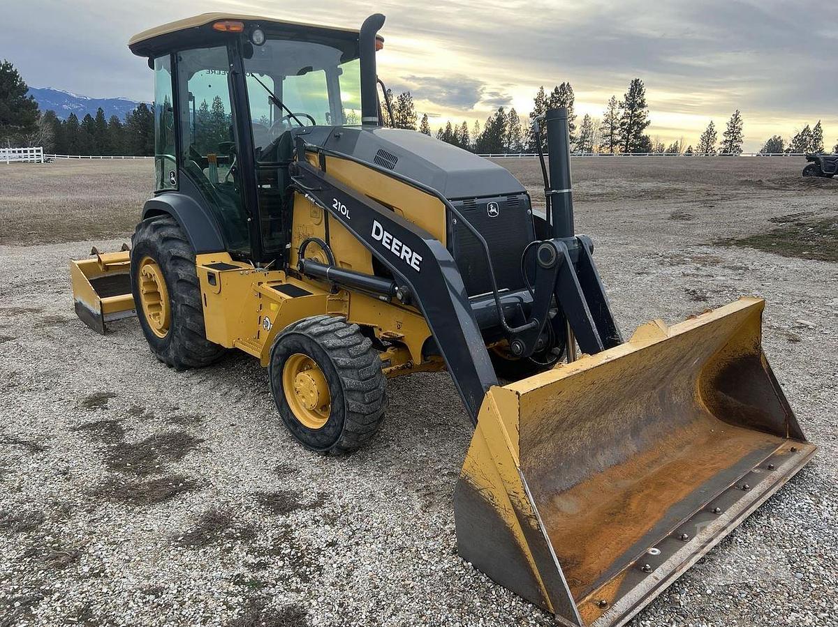 Used 2019 JOHN DEERE 210L Skip Loader