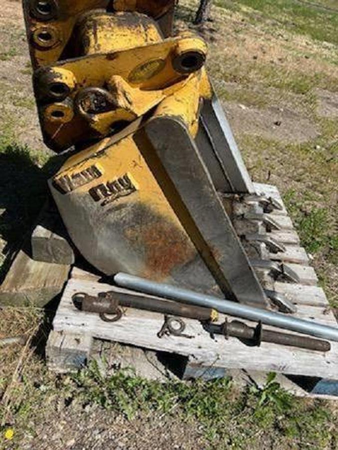Used 1992 Wain Roy Quick Change 30-Inch Backhoe Bucket