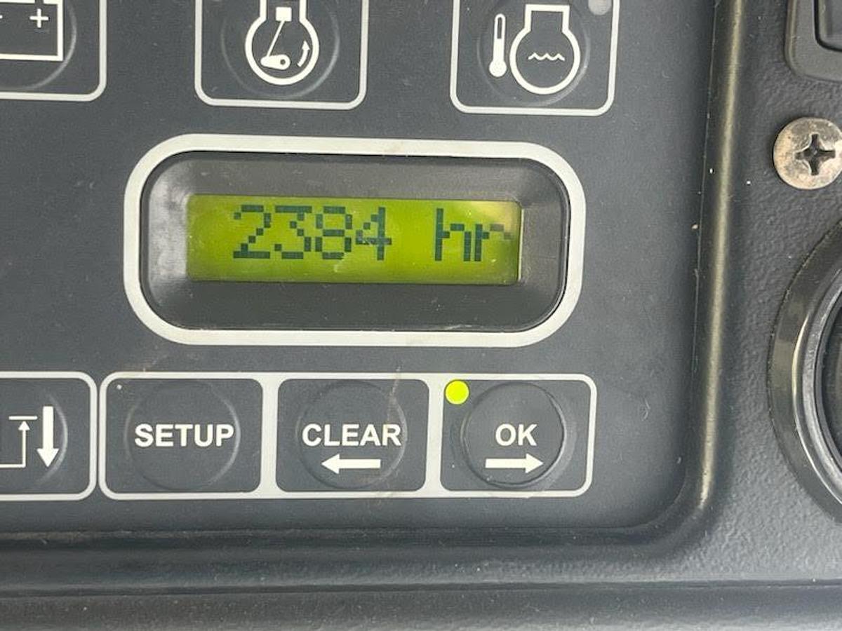 Used 2005 Gleaner R65 Combine