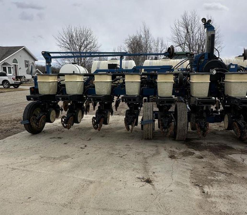 Used 1999 Kinze 2600
