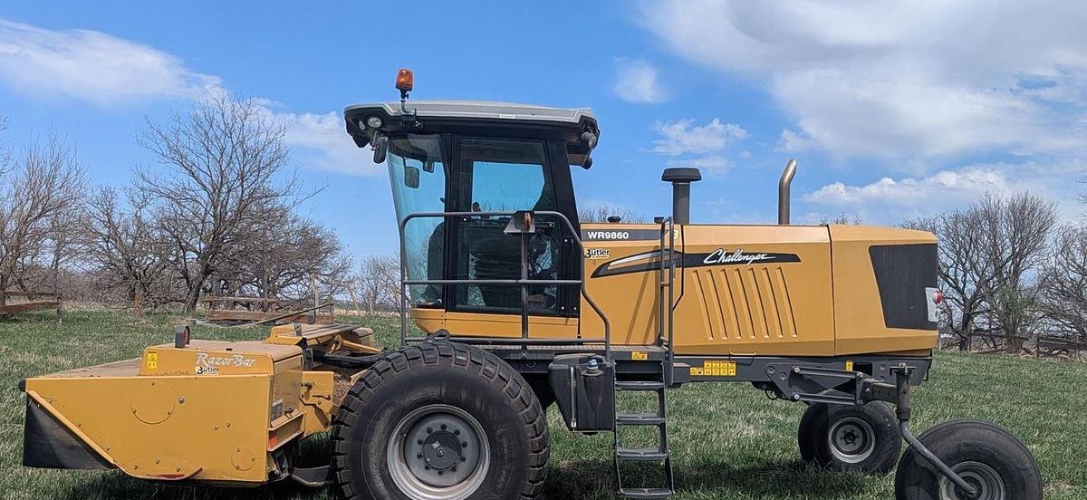 Used 2015 Challenger WR9860 Self-Propelled Windrower