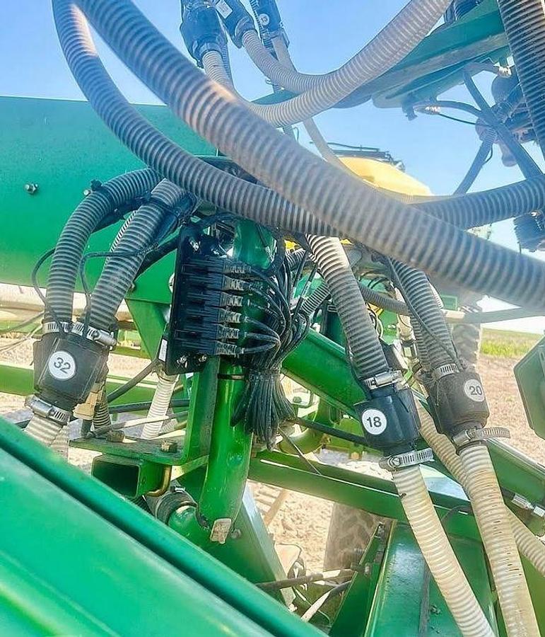 Used 2007 John Deere 1890 Air Seeder