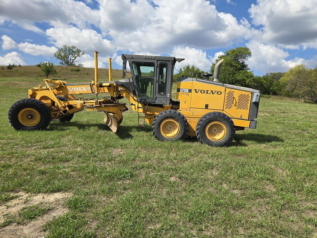 Used 2004 Volvo G710B Motor Grader