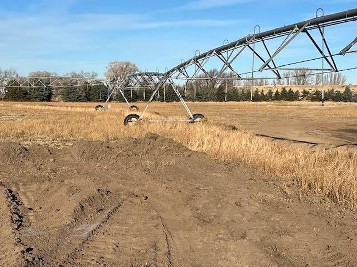 Used 2003 T and L One Fourth Mile Pivot