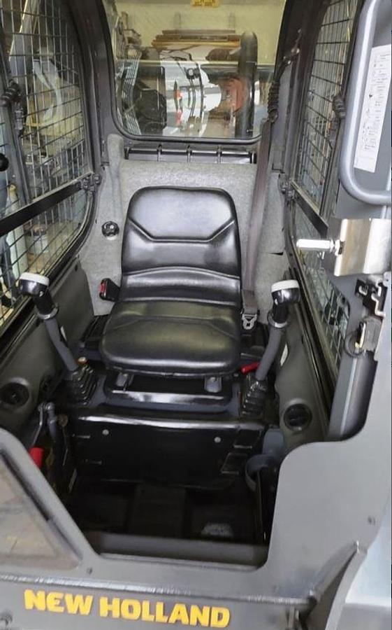 Used 2011 New Holland L225