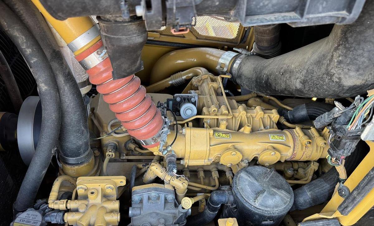 Used 2015 Caterpillar D6N LGP Skid Steer