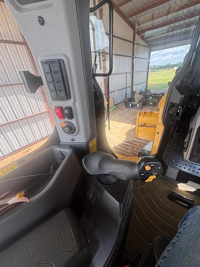 Used 2024 CAT D5