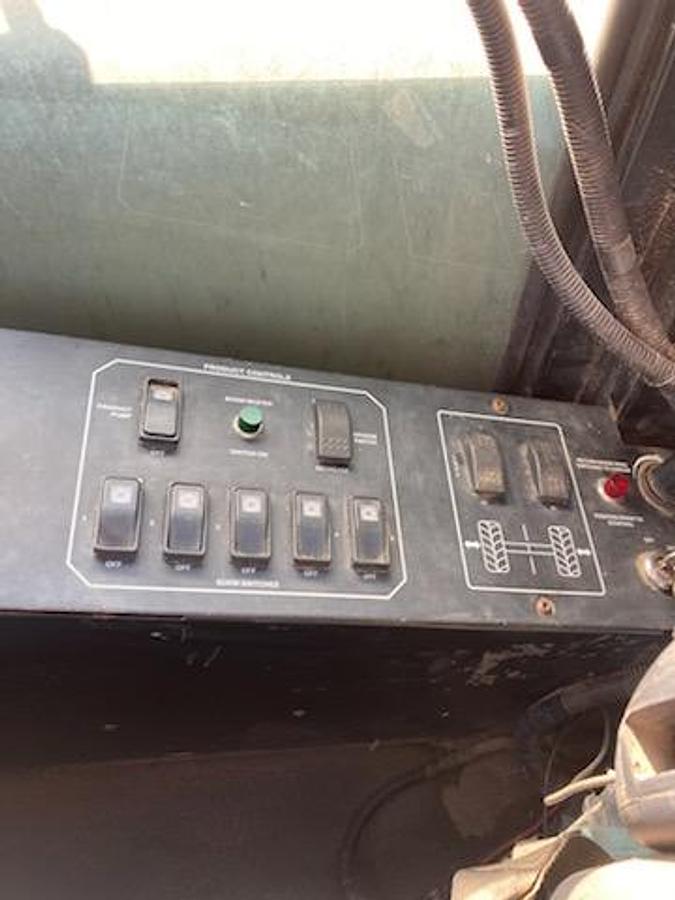 Used 1998 Willmar Eagle 8400 Sprayer