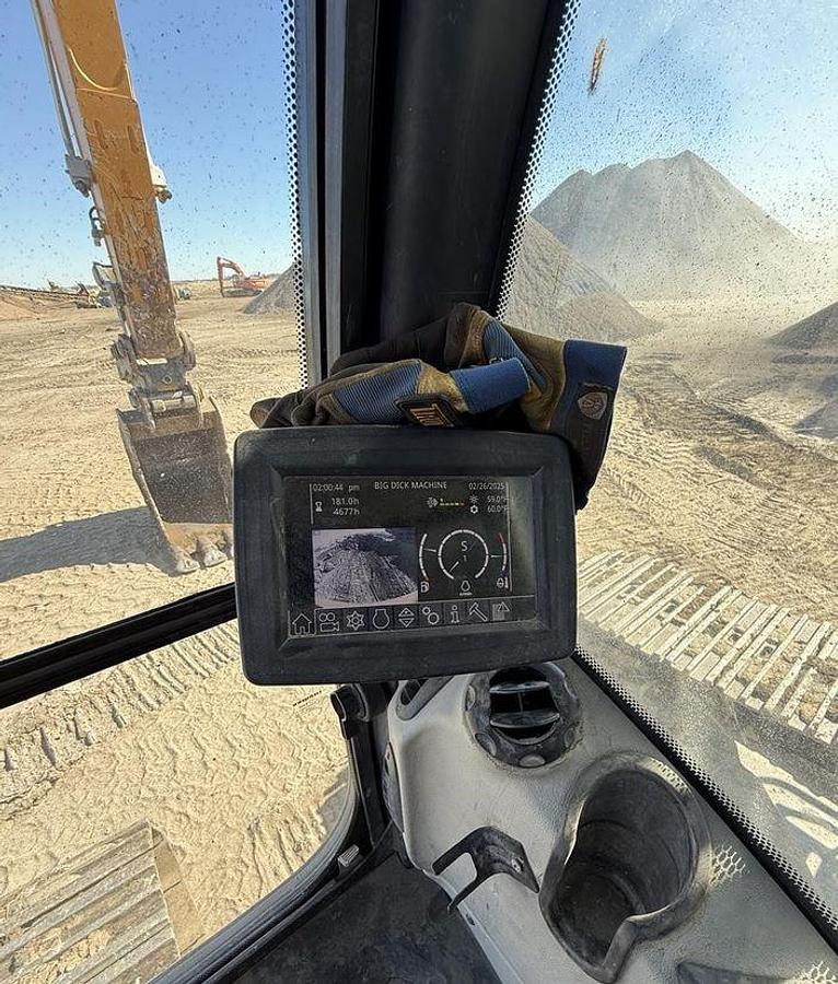 Used 2015  LIEBHERR R936 LC Excavator