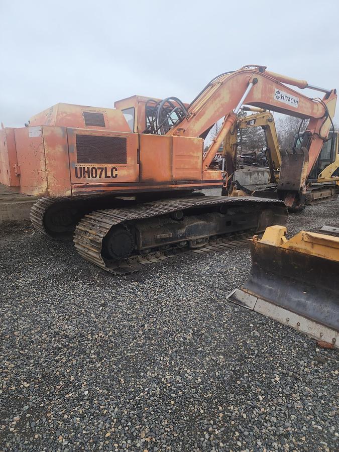 Used 1986 Hitachi UHO7LC Excavator
