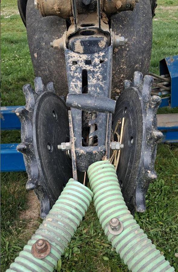 Used 2009 Kinze 3600 Planter