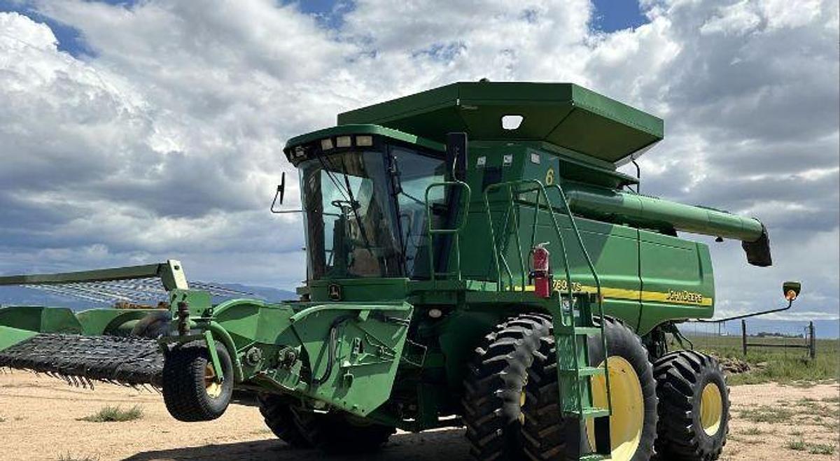 Used 2007 JOHN DEERE 9760 STS
