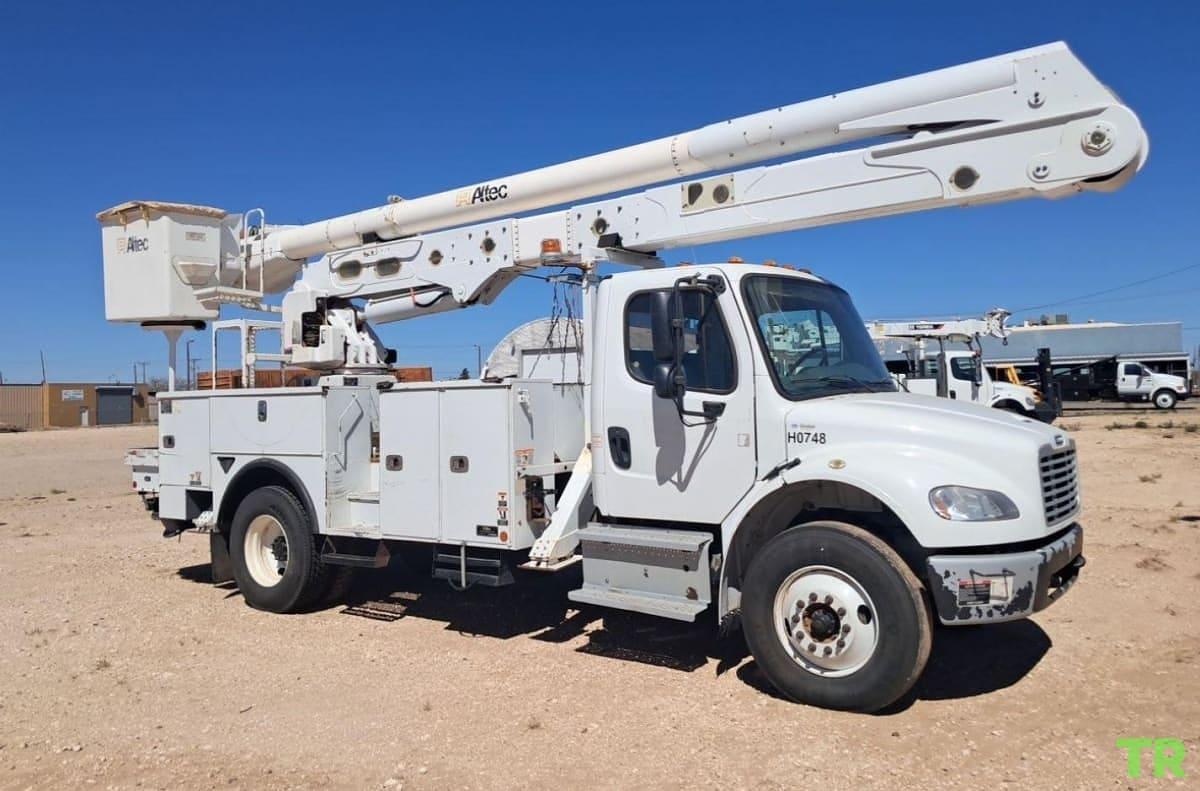 Used 2019 Altec AA55 Mounted on 2019 Freightliner Business Class M2 106 Crane