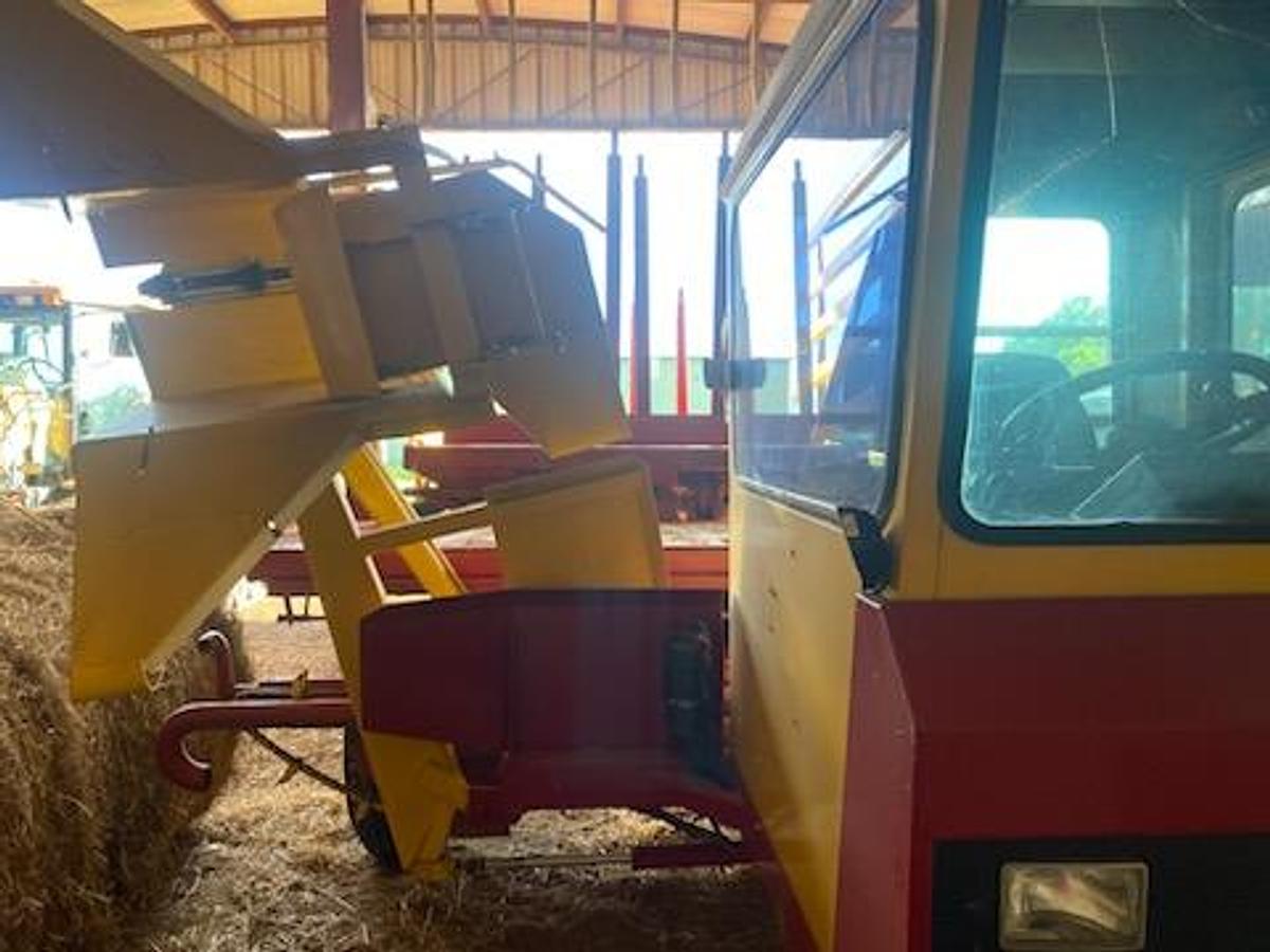 Used 1997 New Holland 1089 Bale Wagon