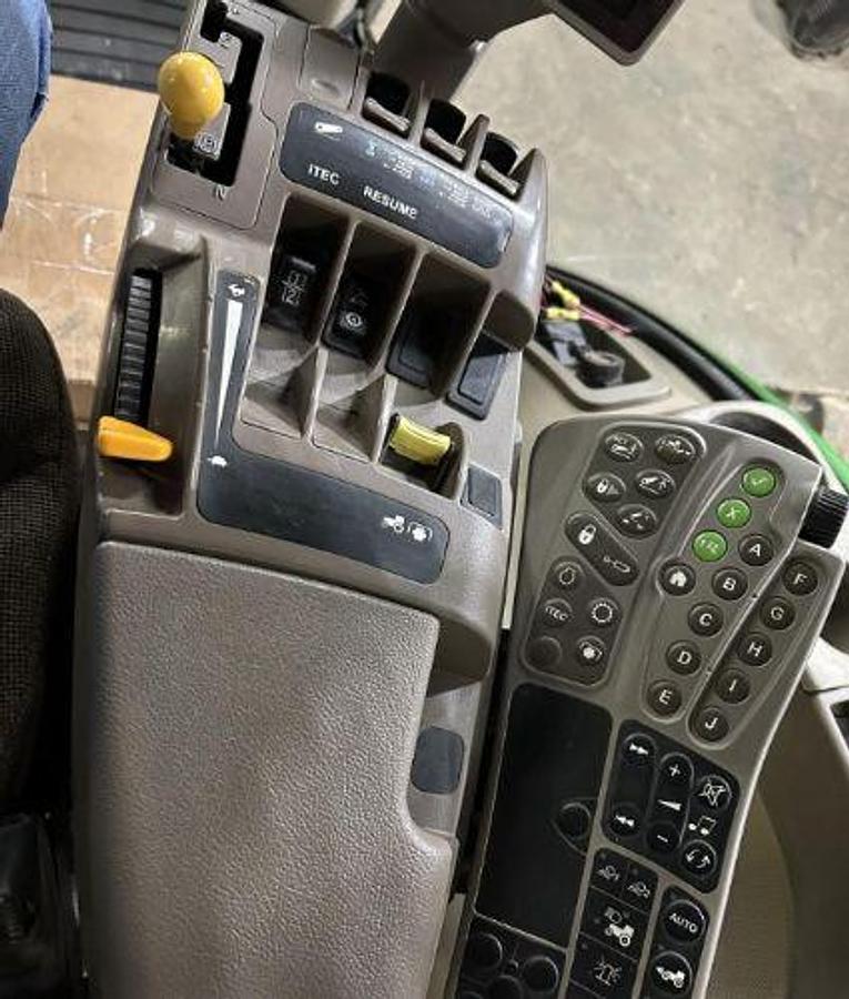 Used 2012 JOHN DEERE 8225R