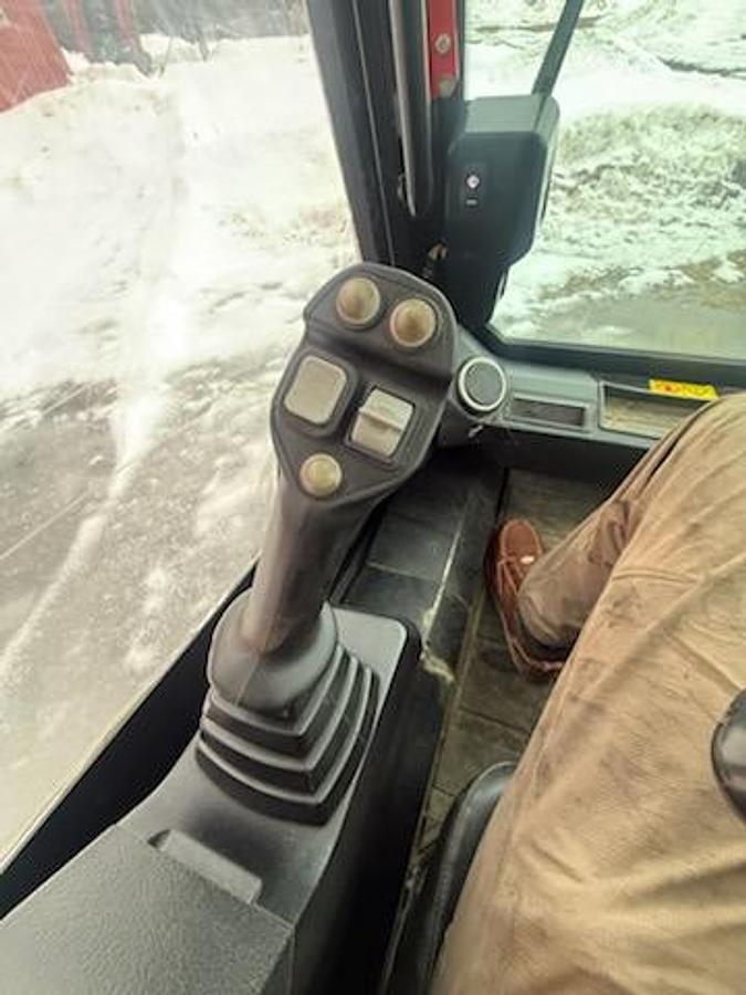 Used 2022 JCB 270T Compact Track Loader