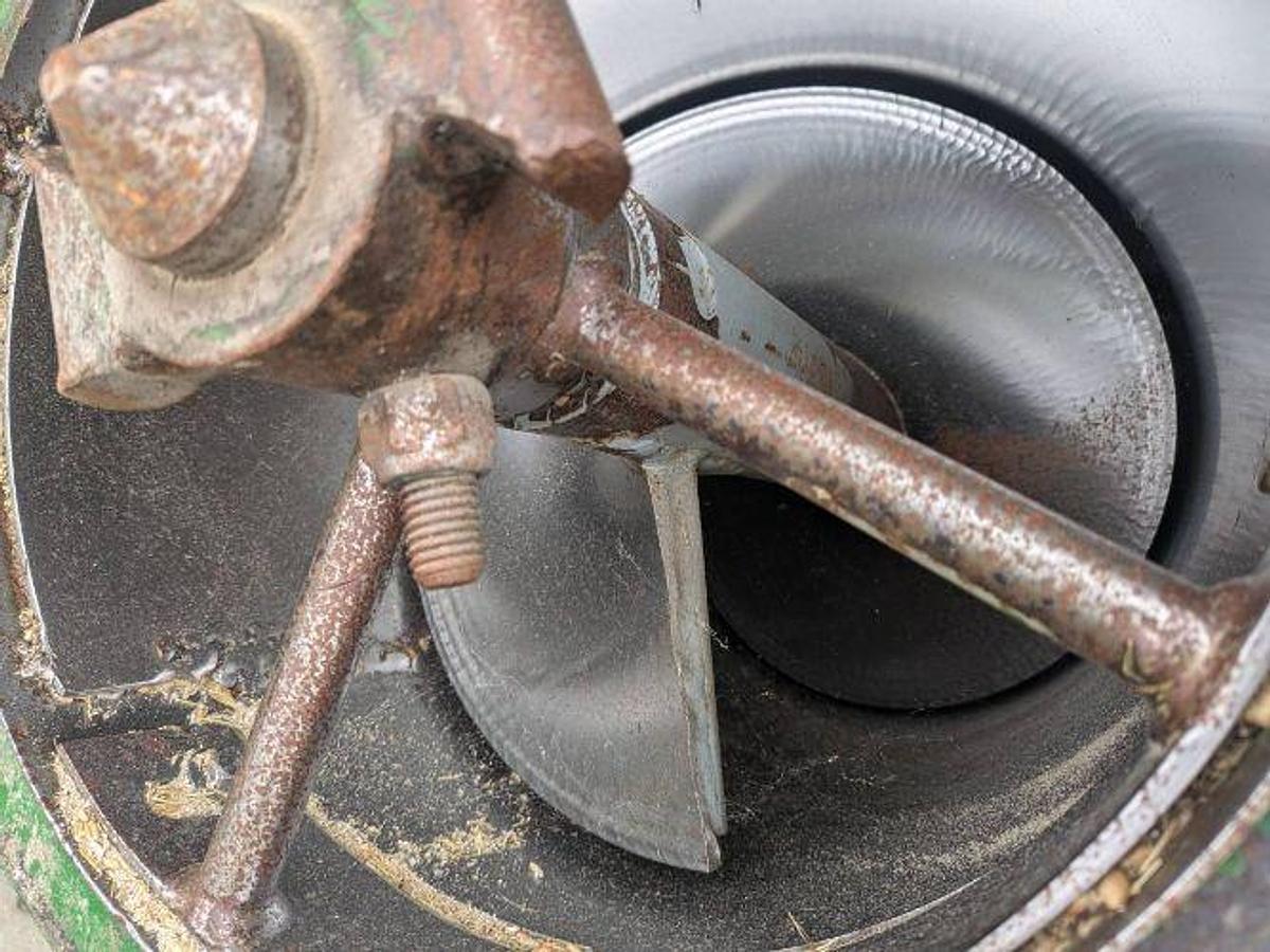 Used Unknown J and M 750 14 Grain Cart