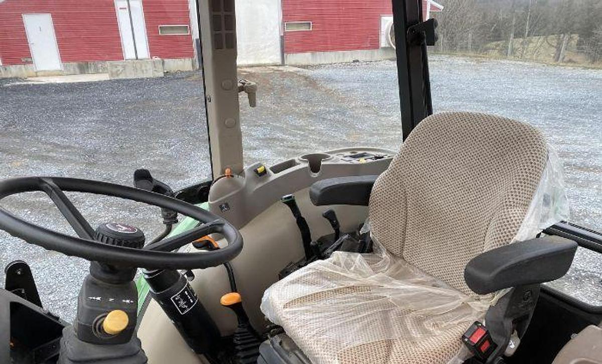 Used 2021 JOHN DEERE 5065E