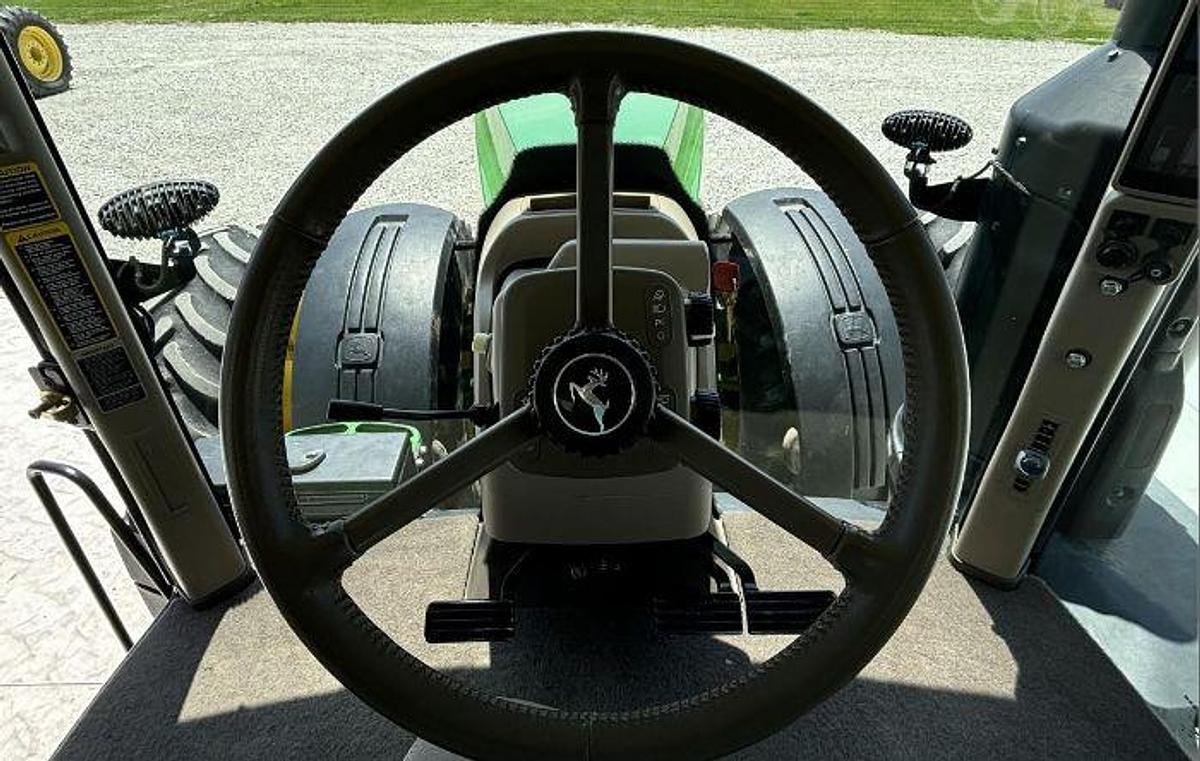 Used 2015 JOHN DEERE 8320R