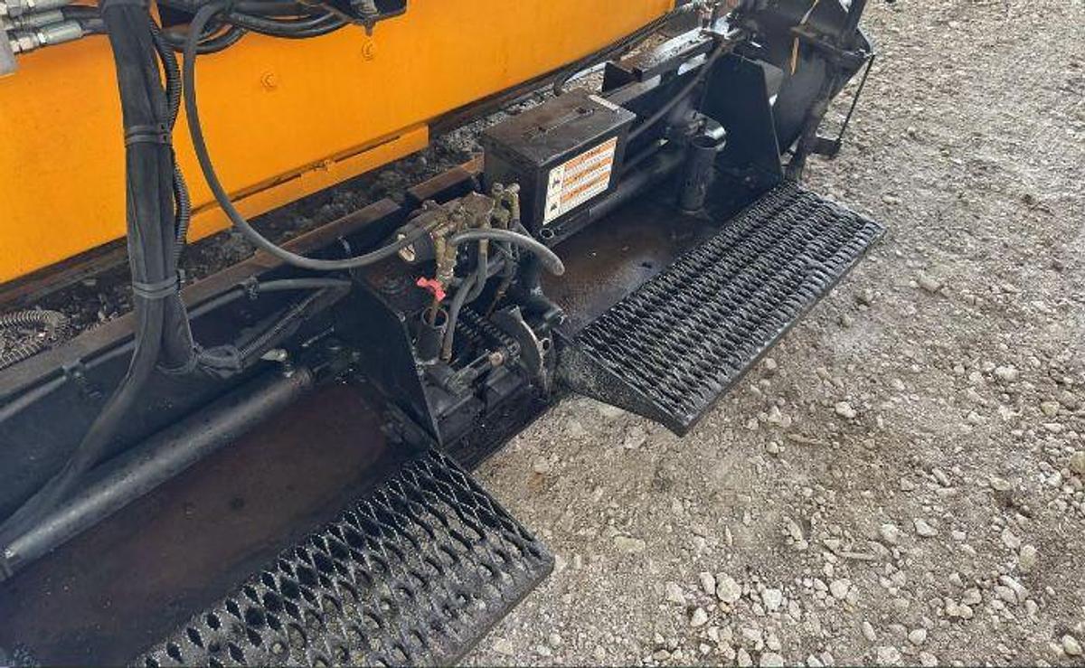 Used 2023 Leeboy 7000C