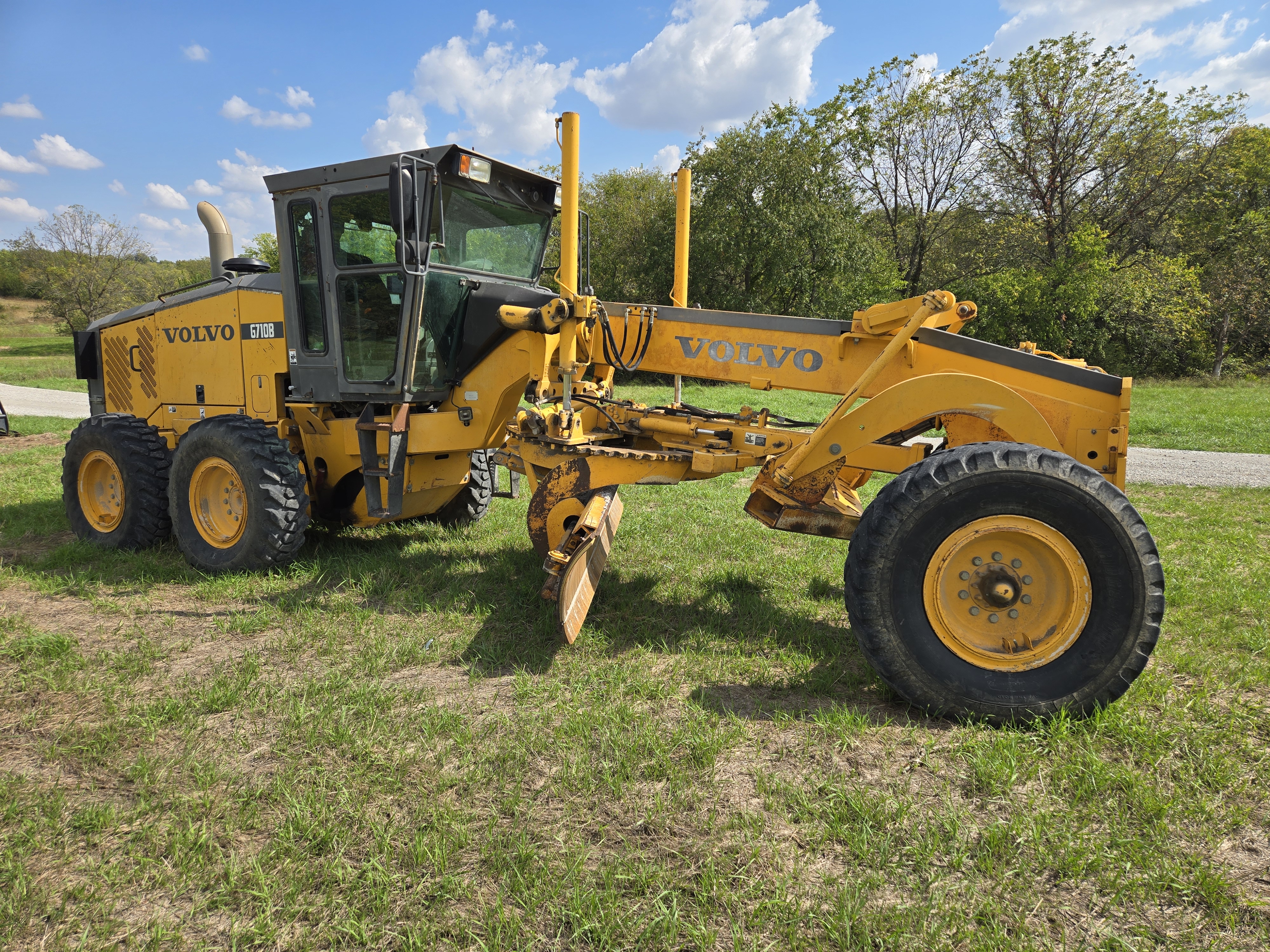 Used 2004 Volvo G710B Motor Grader