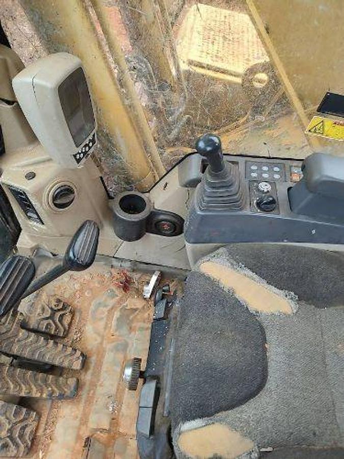 Used 2005 Caterpillar 320CL