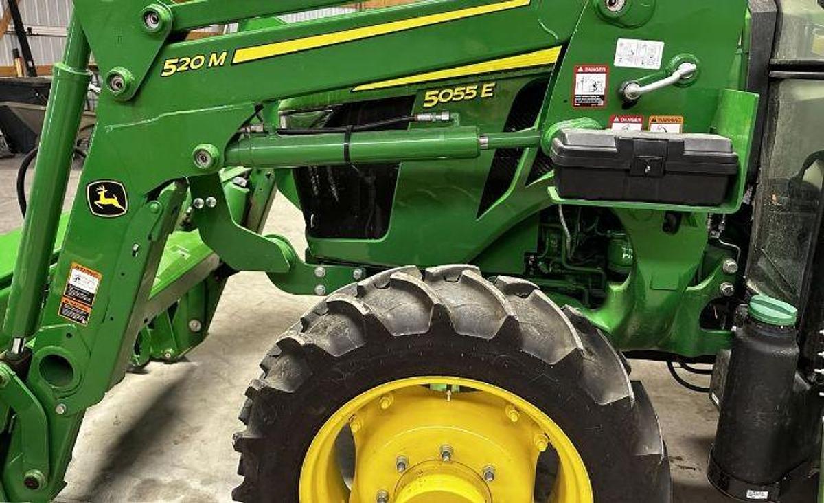 Used 2022 JOHN DEERE 5055E
