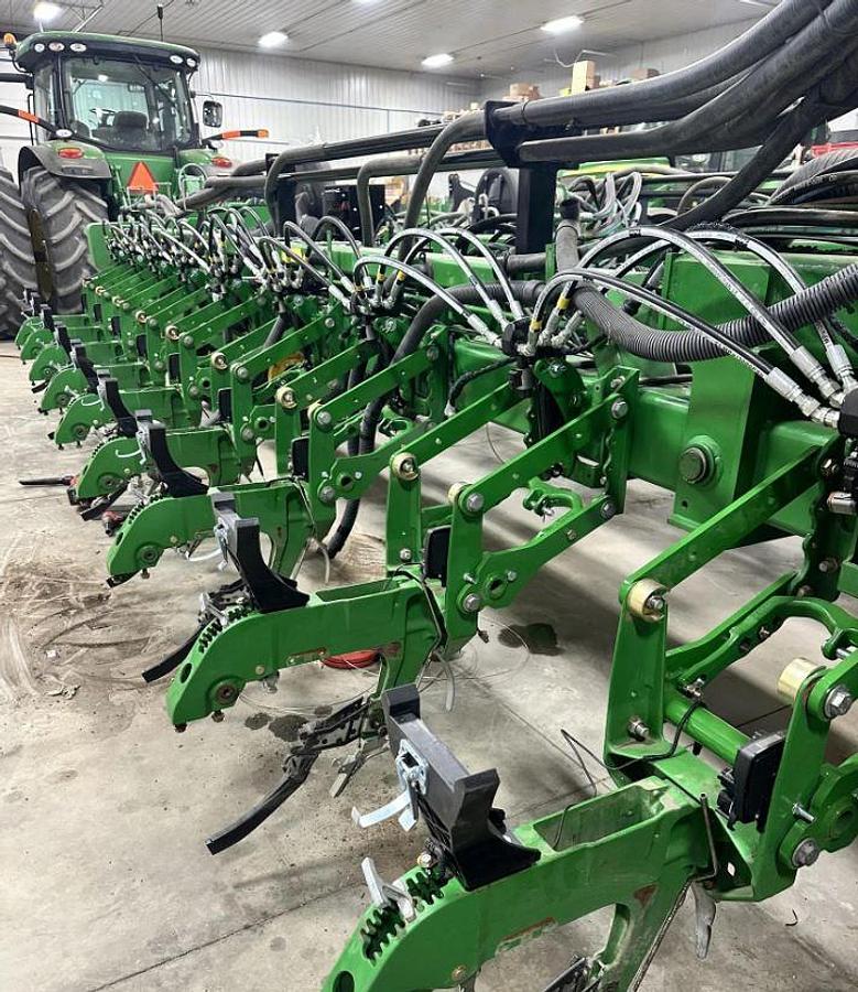 Used 2014 JOHN DEERE DB60 (2026 REFITTED )