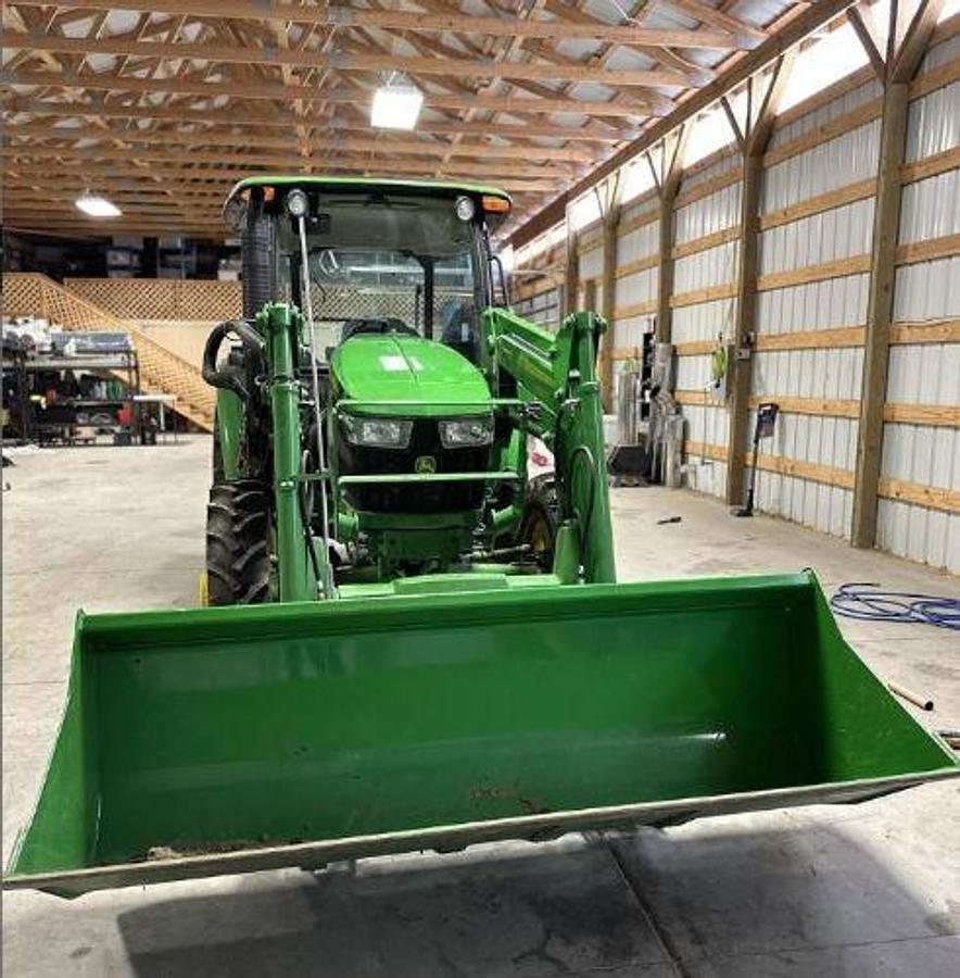 Used 2022 JOHN DEERE 5055E