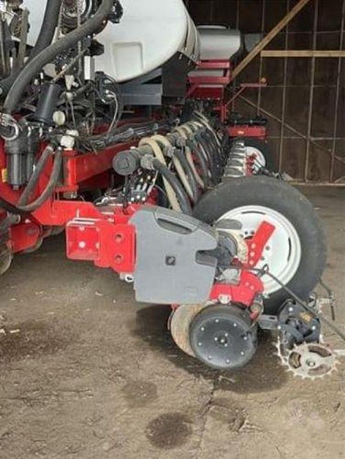 Used 2016 Massey Ferguson 9824 245R 30 Planter