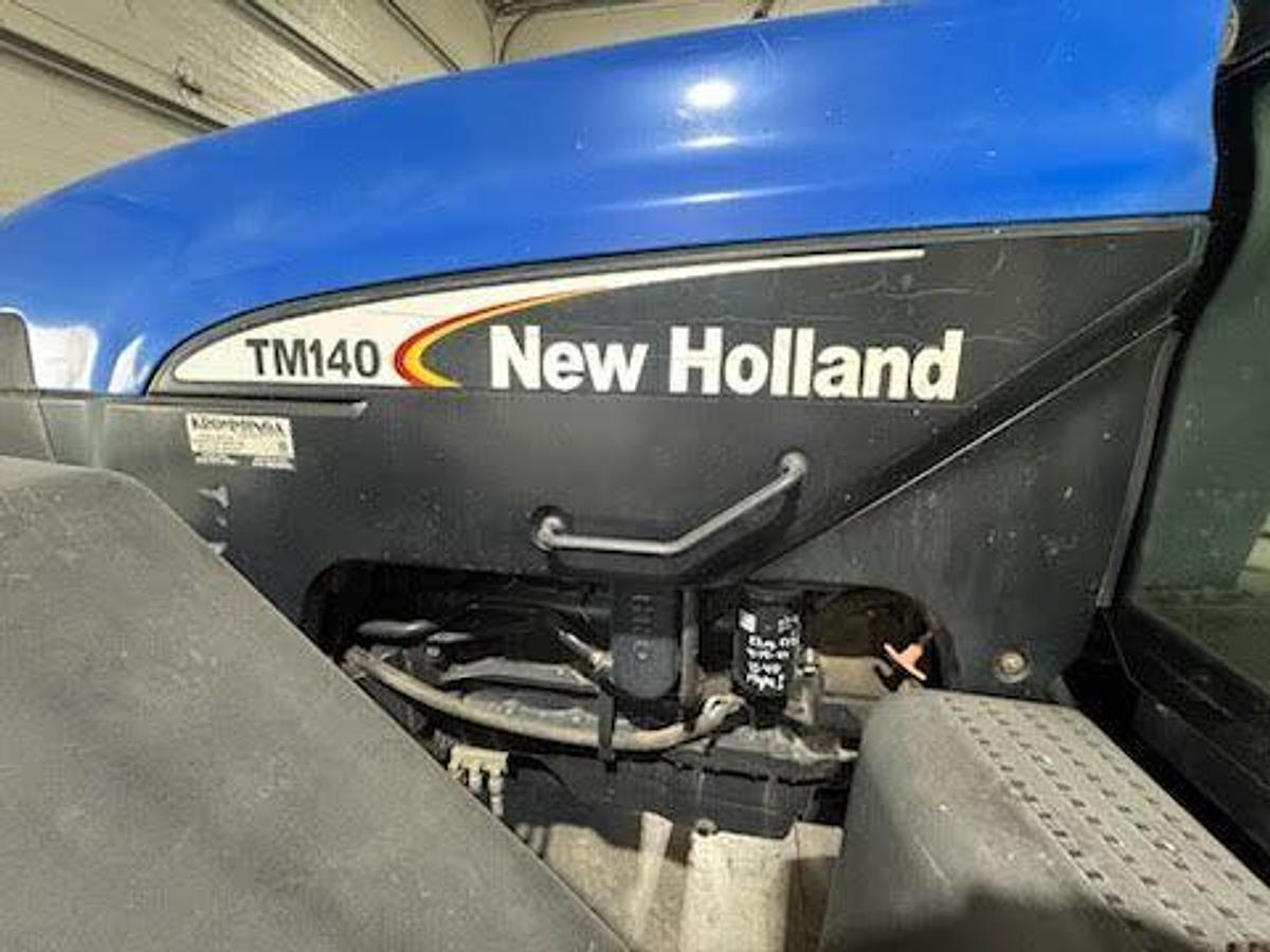 Used 2003 NEW HOLLAND TM140