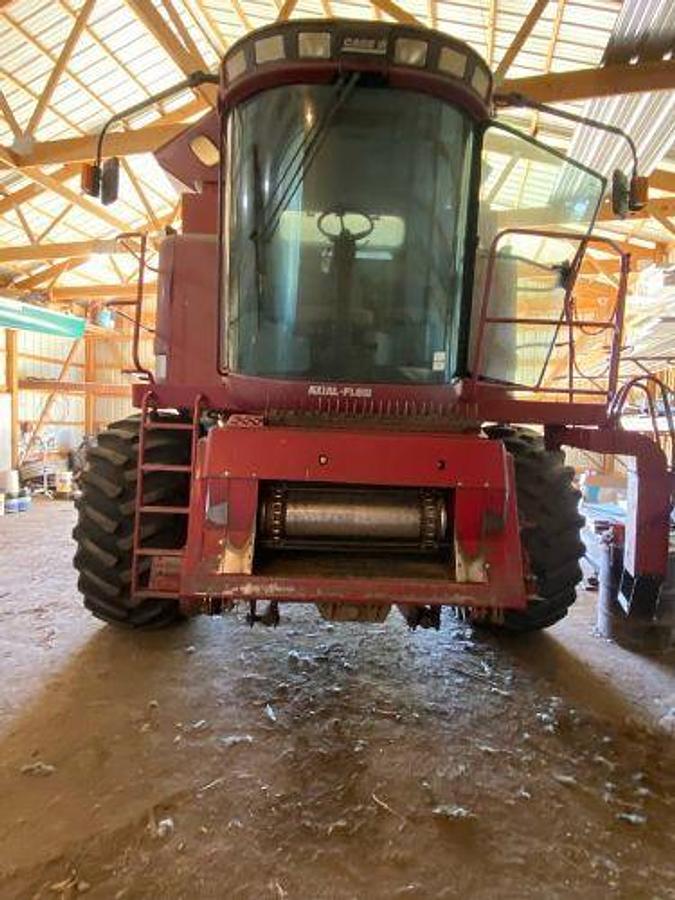 Used 2000 Case IH 2366 Combine & 1063 Corn Head