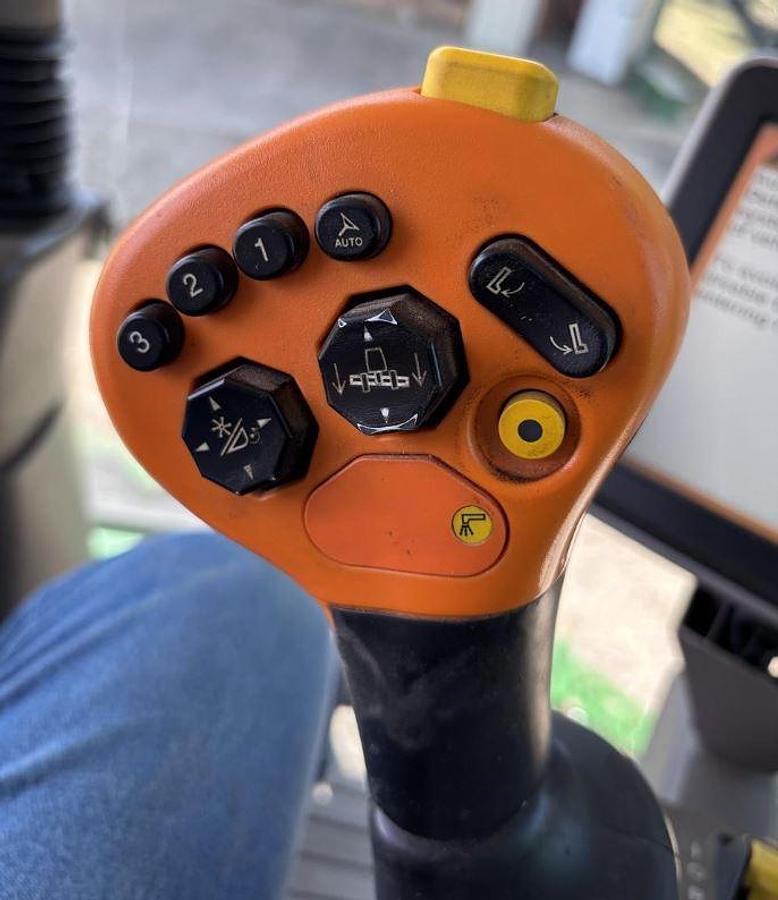 Used 2012 John Deere S670 Combine