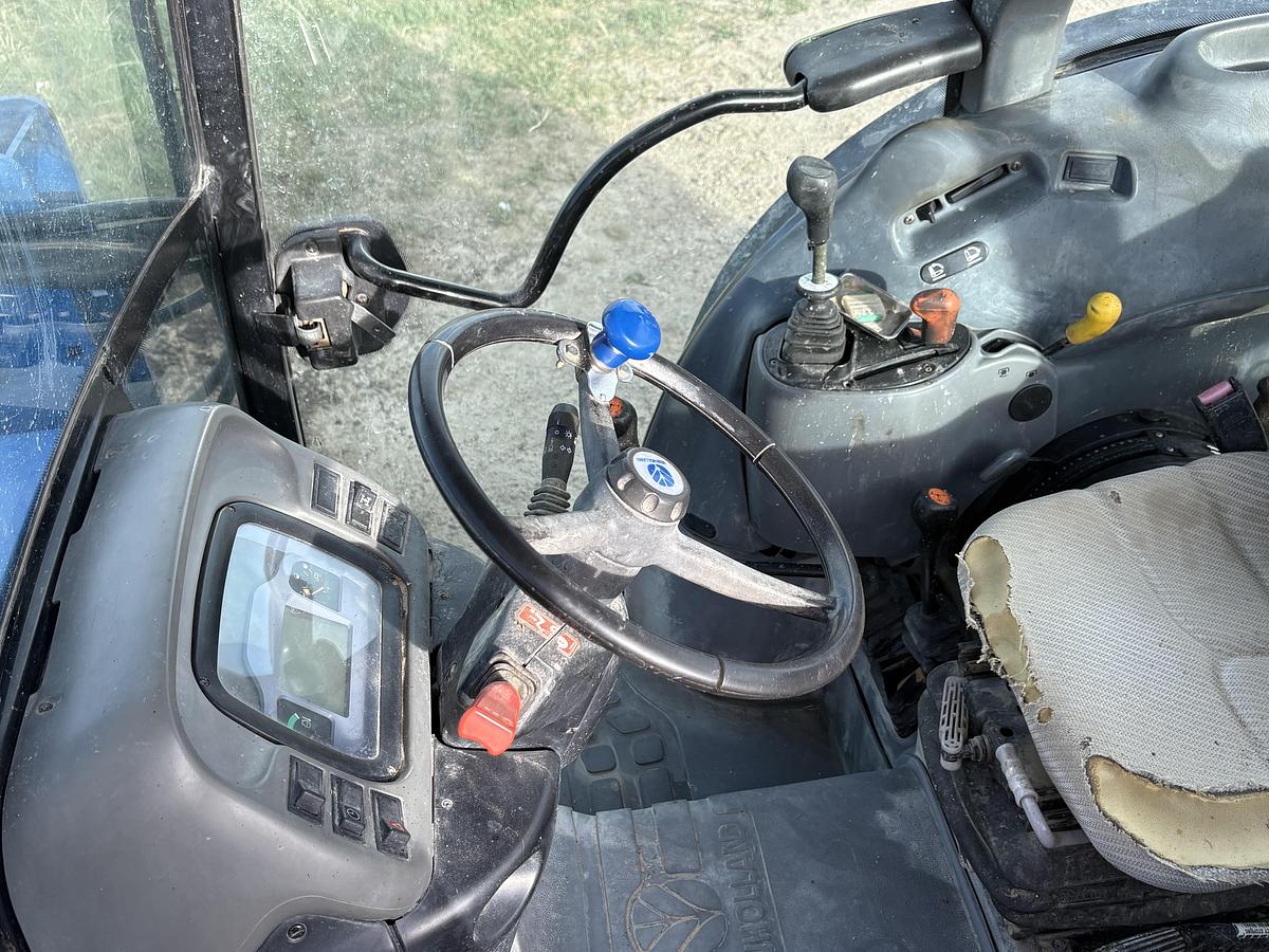 Used 2002 New Holland TN75D Tractor with Loader