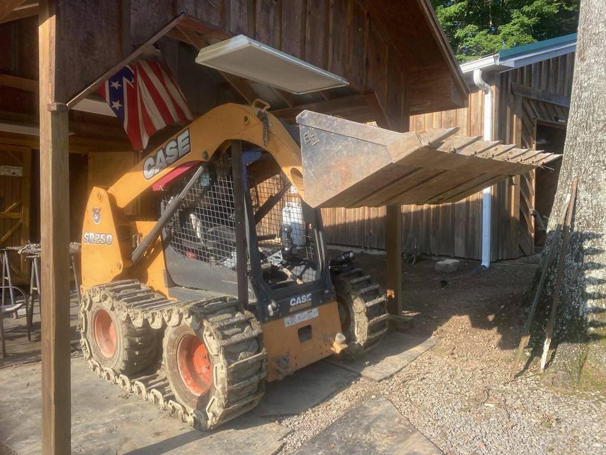 Used 2011 CASE SR250