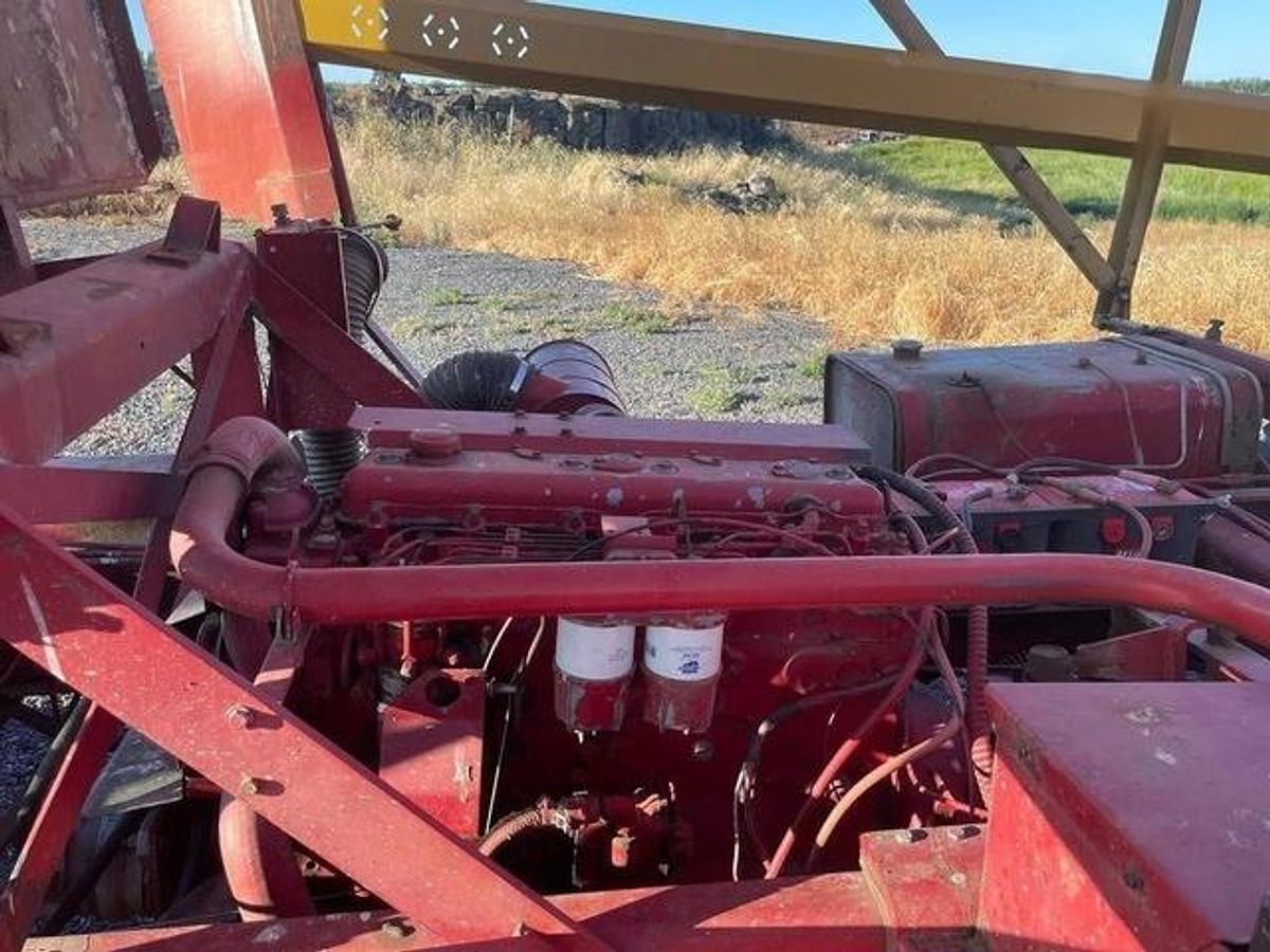 Used 1985 New Holland 1068 Bale Accumulator