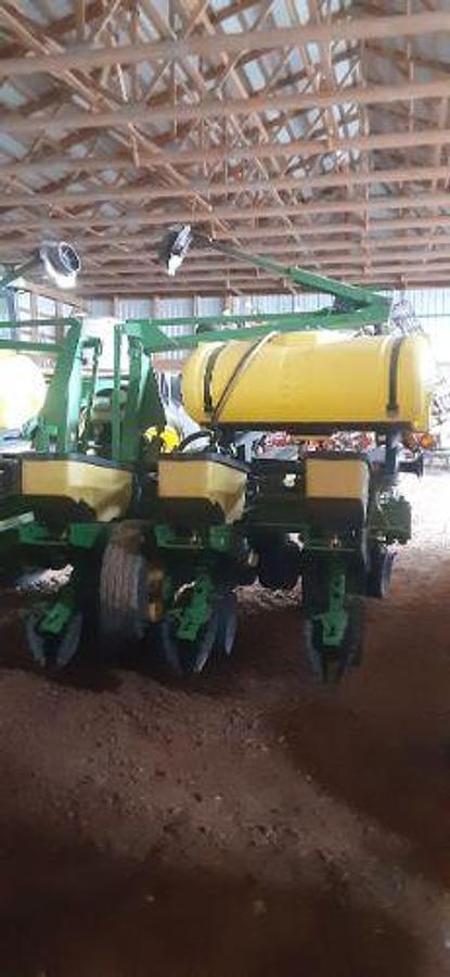 Used 1996 JOHN DEERE Planter Fertilizer