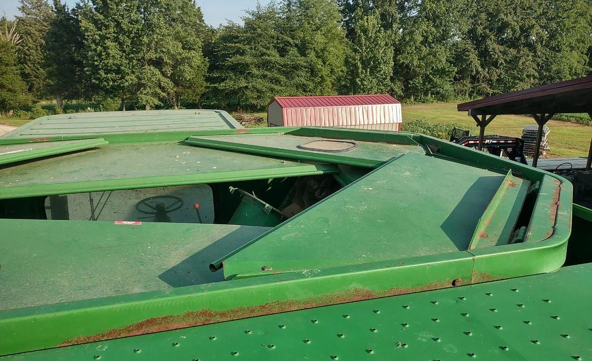 Used 1999 John Deere 9610 with Header and Cart