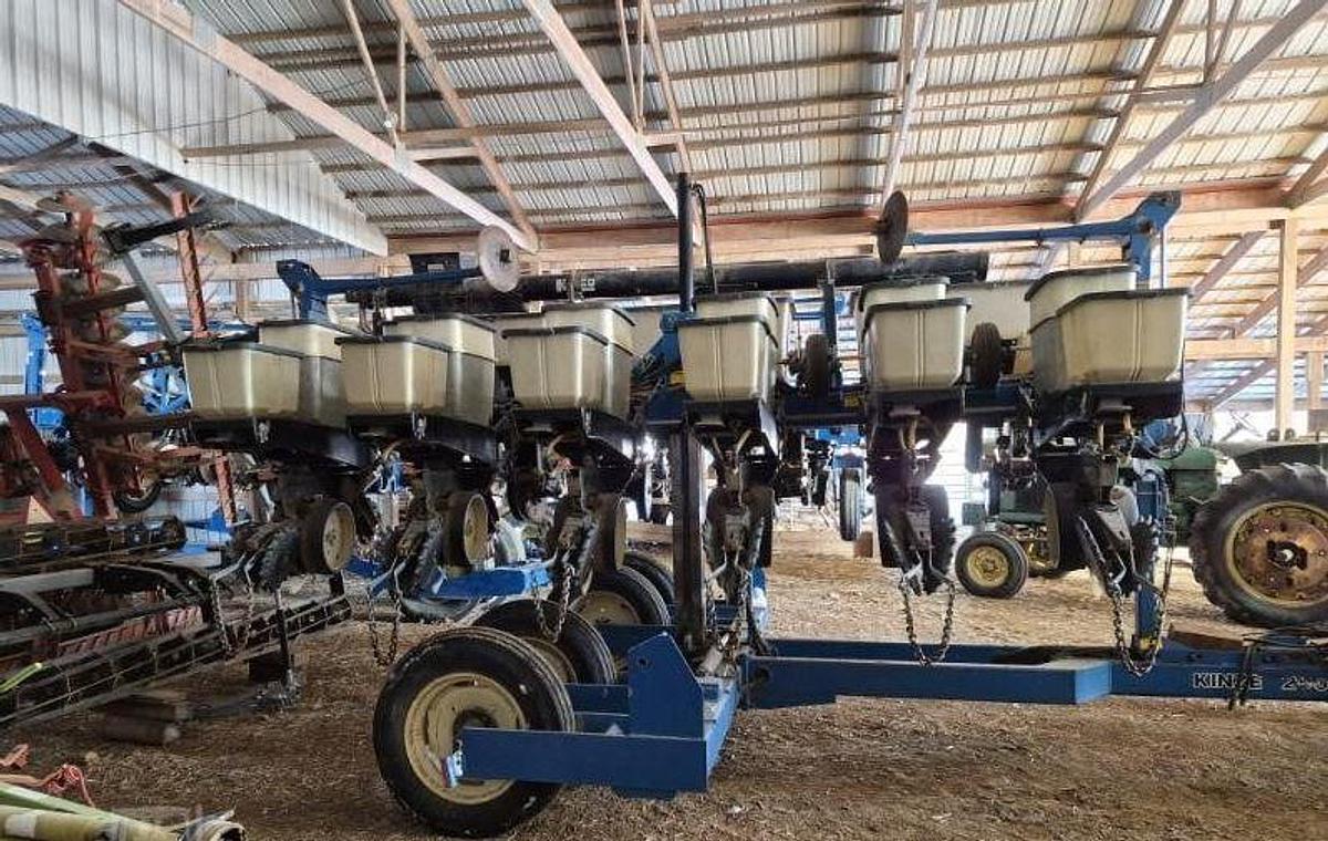 Used 1998 KINZE 2500