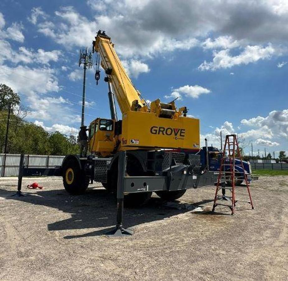 Used 2008 Grove RT890E