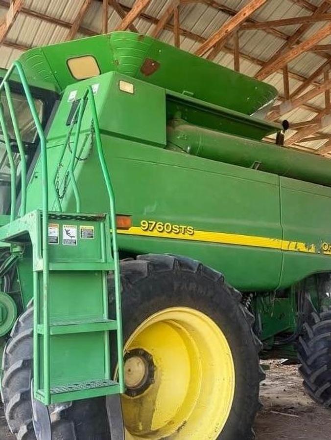 Used 2007 John Deere 9760 STS Combine with 893 Corn Head