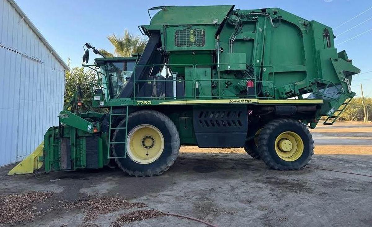 Used 2011 JOHN DEERE 7760 Harvester