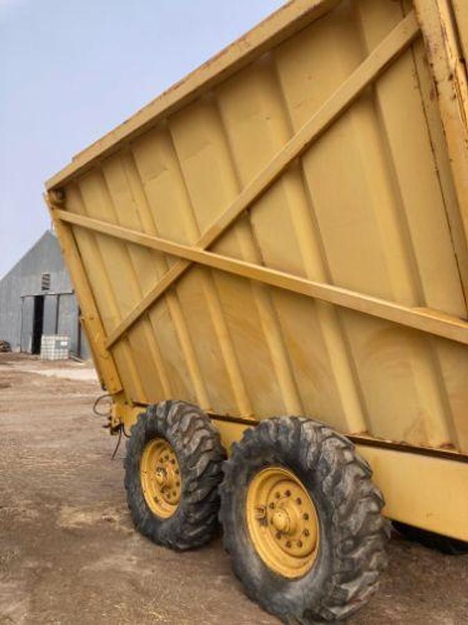 Used 2010 CAMECO Cane Wagon 5 Ton