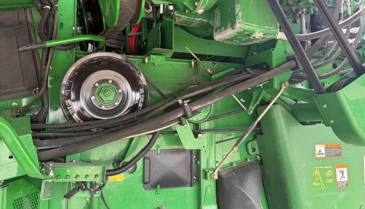 Used 2011 JOHN DEERE 9570 STS