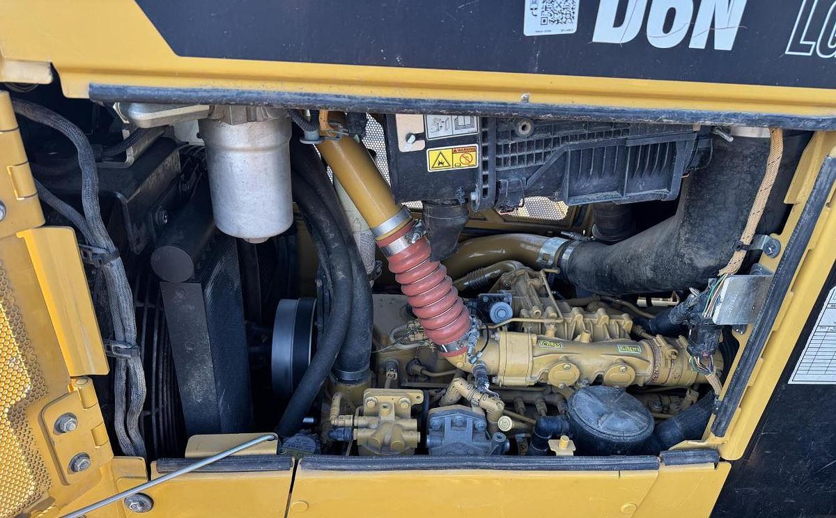 Used 2015 Caterpillar D6N LGP Skid Steer