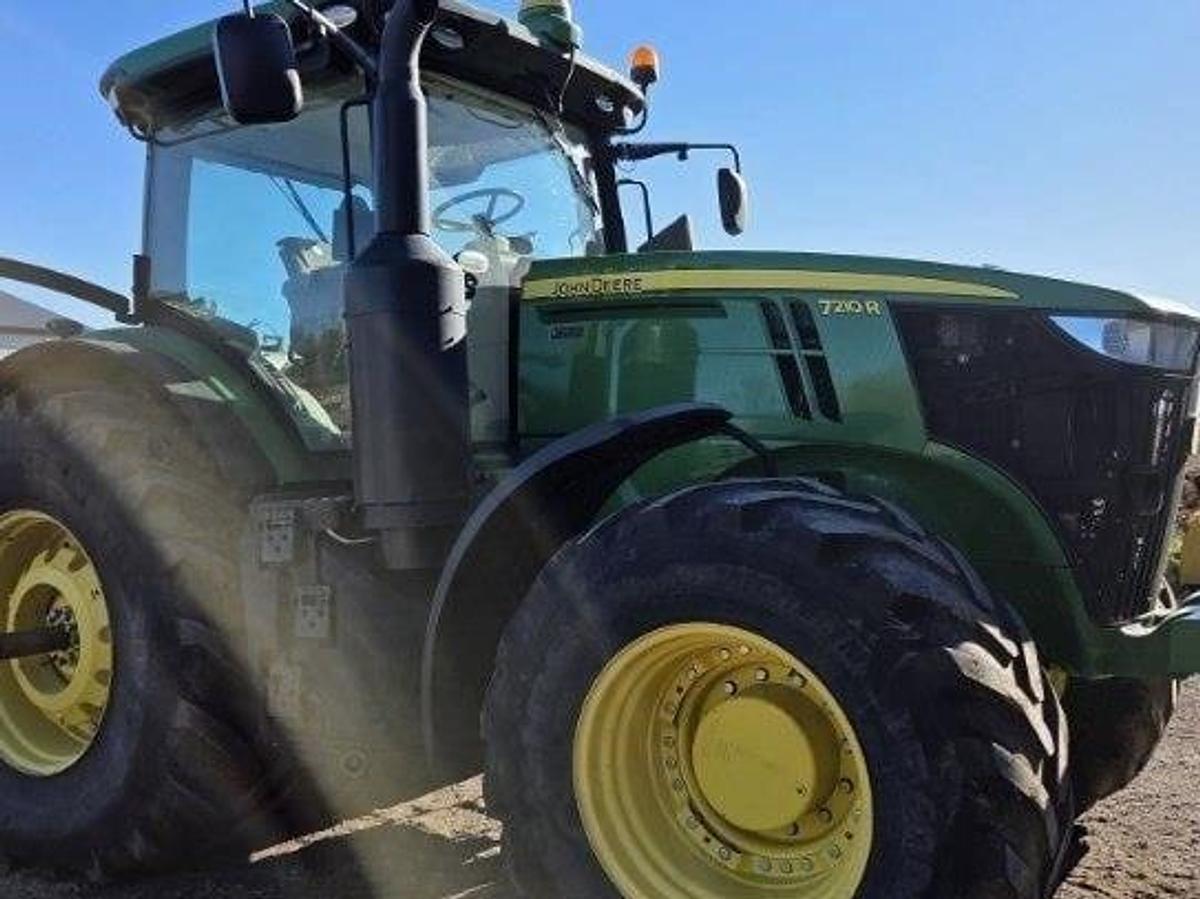 Used 2015 John Deere 7210R MFWD Tractor with IVT