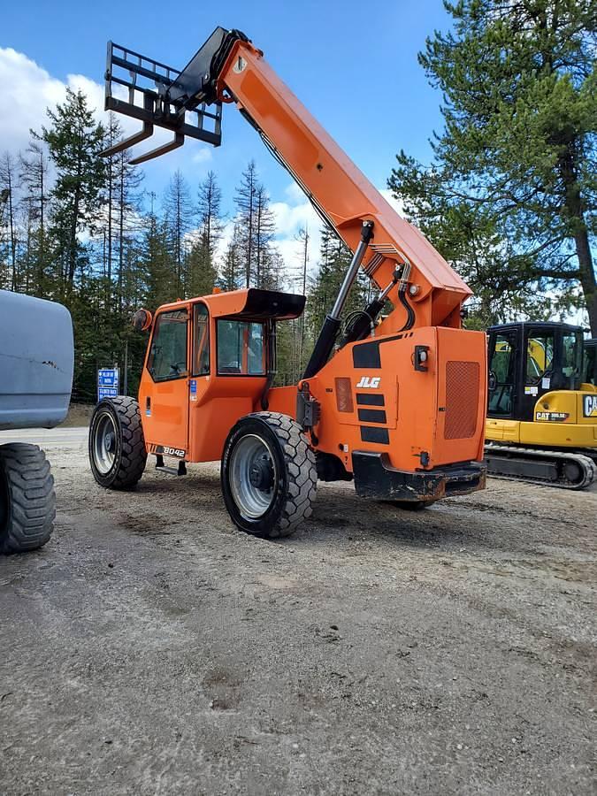 Used 2017 JLG 8042