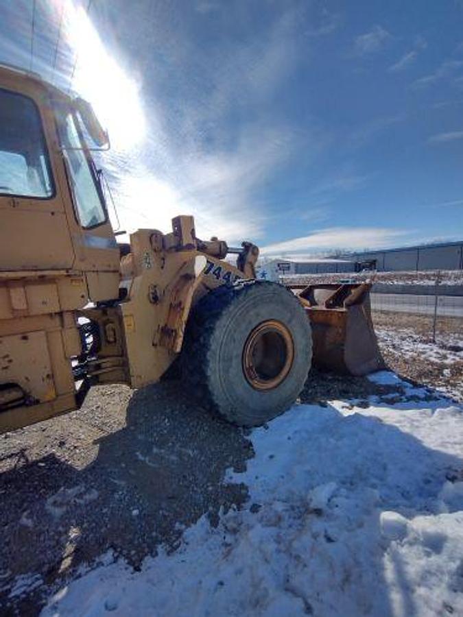 Used 1990 JOHN DEERE 744E