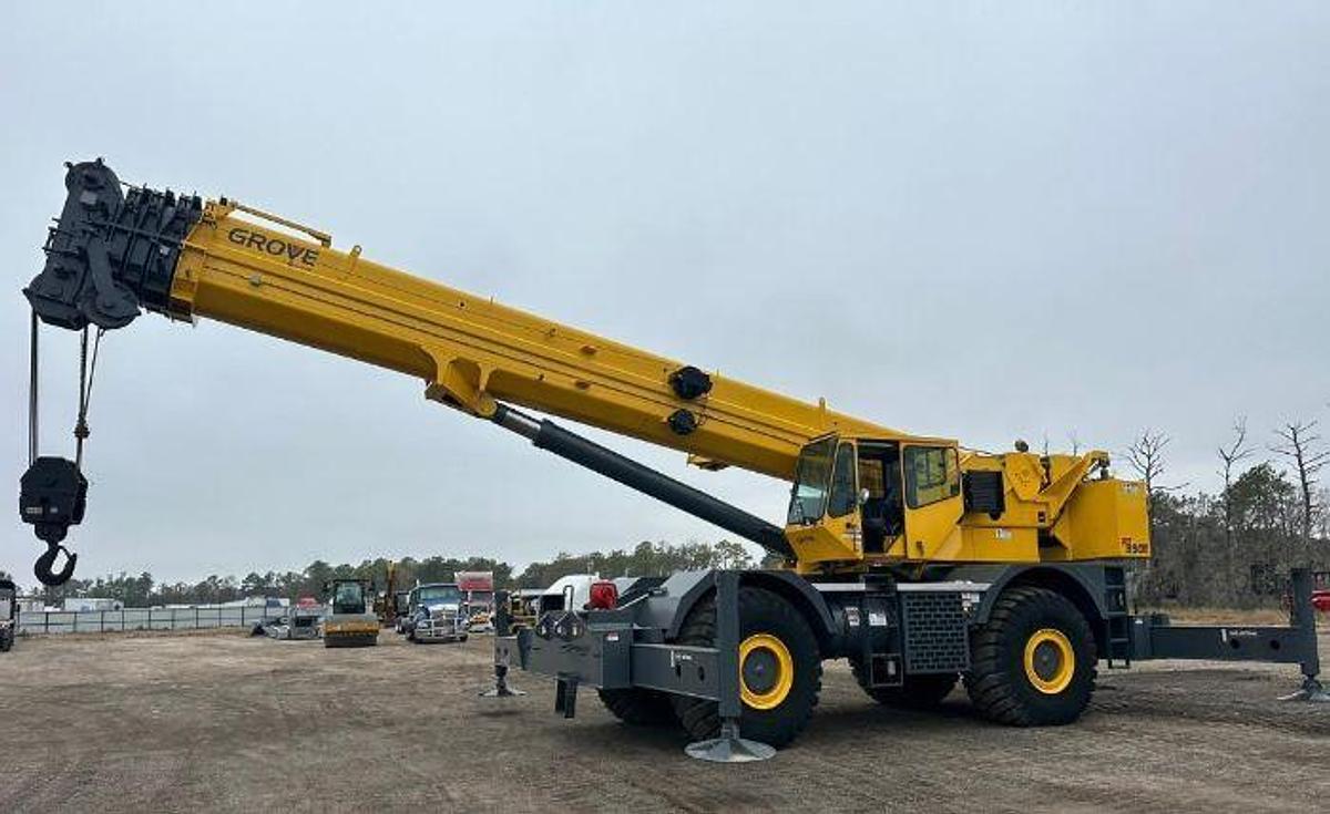 Used 2008 Grove RT890E