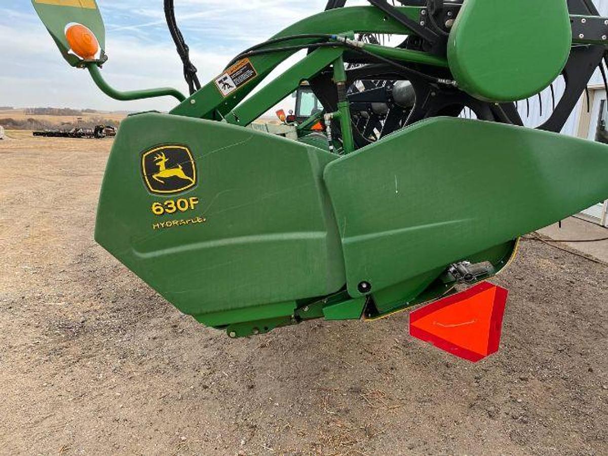 Used 2007 JOHN DEERE 630F Platform Head and Head Cart